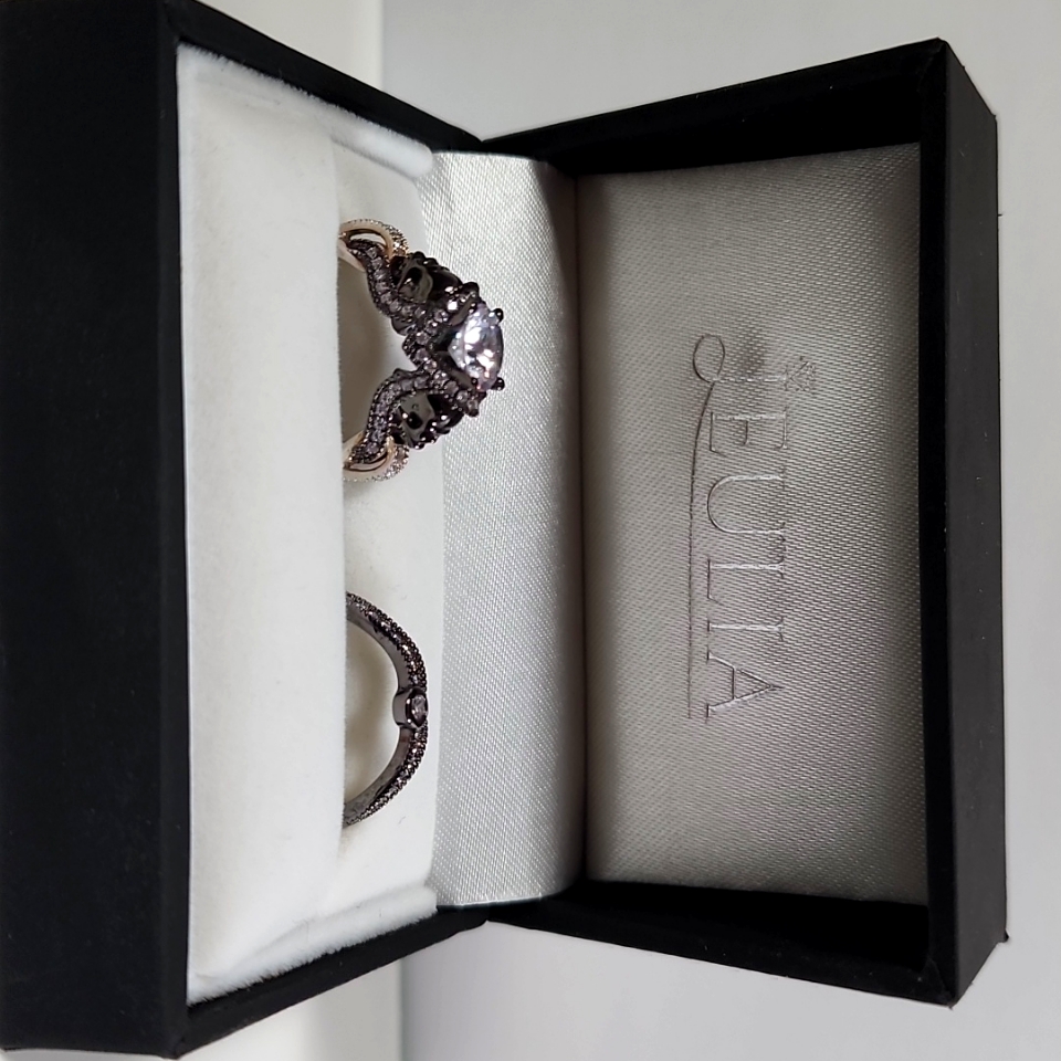 Jeulia Two Tone Roubd Cut Sterling Silver Skull Ring Set 75$